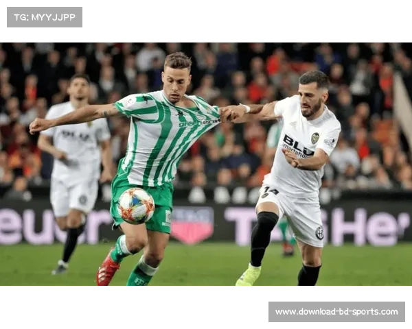 世俱杯聚焦：法比奥奋力出击救险助弗鲁米嫩塞守住城门